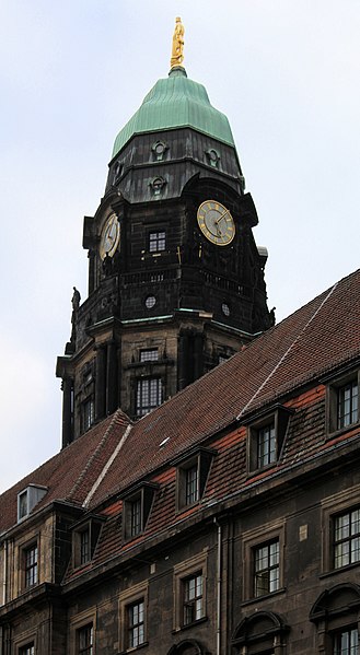 File:Dresden, der Turm des Neuen Rathauses.JPG