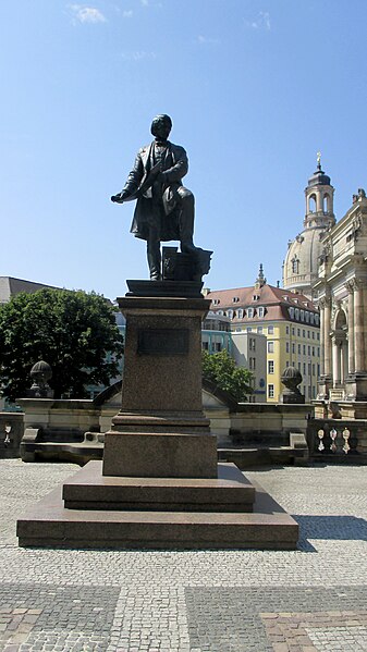 File:Dresden - Semper Denkmal - Bild 002.jpg