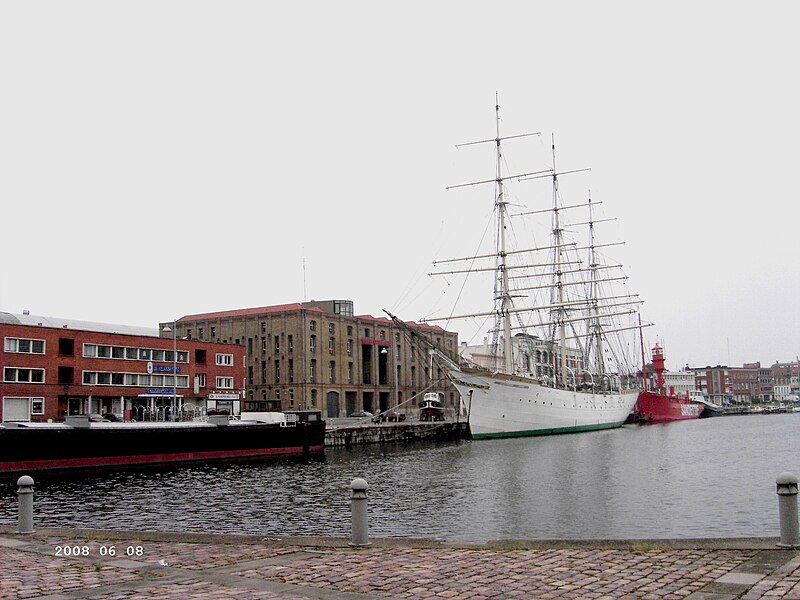 File:Duchesse Anne au musée portuaire de Dunkerque.jpg