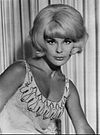 Elke Sommer im Jahr 1965