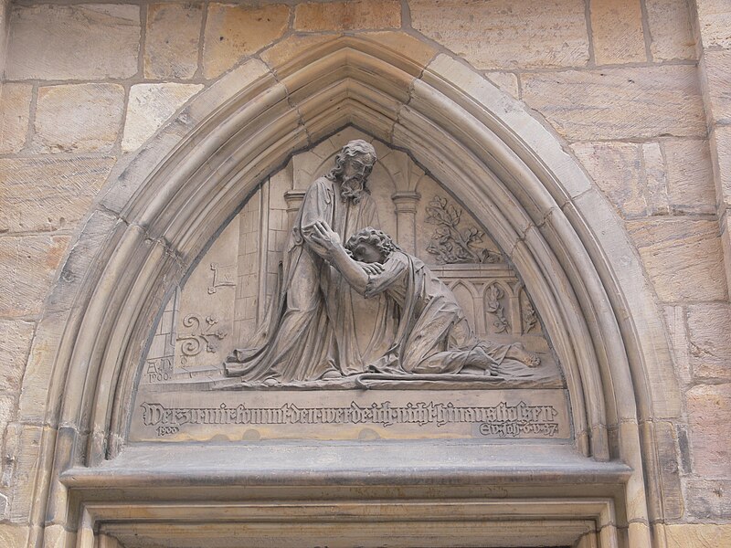 File:Erfurt Kaufmannskirche Relief Christus.jpg