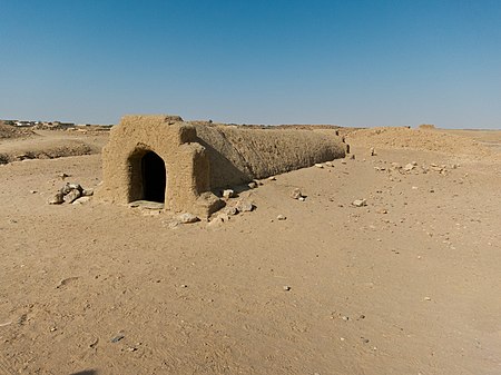 ไฟล์:Exterior_of_one_of_the_ancient_Nubian_tombs_at_El-Kurru_near_Karima.jpg
