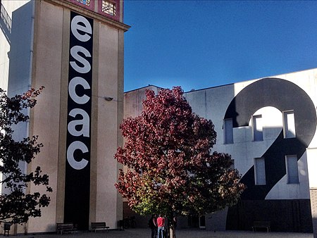 Fachada de la ESCAC