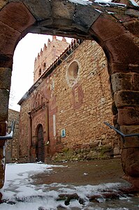 Fachada de la iglesia de Pozondón (Teruel).jpg