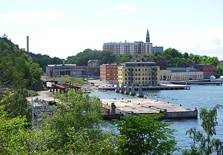 Varvsområdet i juni 2010, vy från Kvarnholmen.