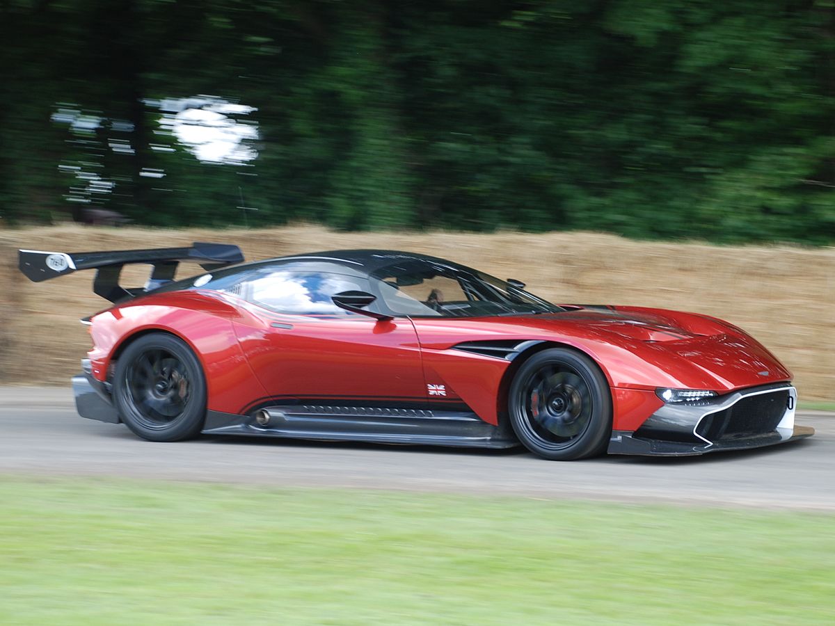 Трековый суперкар Aston Martin Vulcan