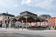 English: The "halle aux grains" was erected in 1870 and is still used as market hall. Deutsch: Die "halle aux grains" wurde 1870 errichtet und ist heute noch als Markthalle in Verwendung.