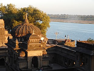 Temples situated within Fort Ahilya - A Major Attraction in Maheshwar