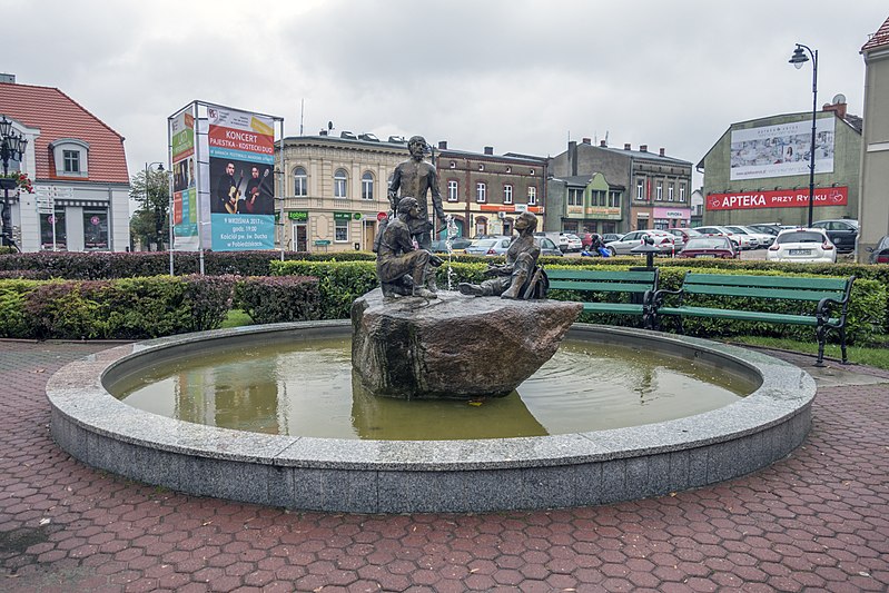 File:Fountain "Lech, Czech and Rus01(js), Pobiedziska (Poland).jpg