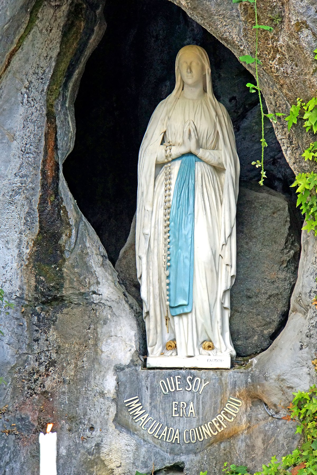 ✟Le Chapelet à Lourdes✟ - Page 15 1200px-France-002076_-_Our_Lady_of_Lourdes_%2815771785681%29