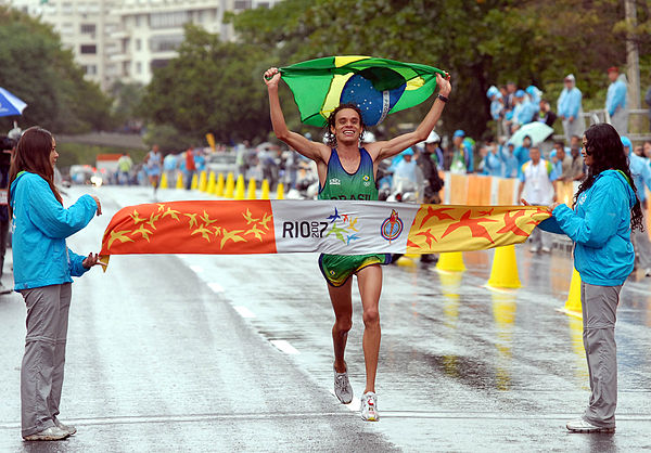 Franck de Almeida winning the men's marathon for Brazil