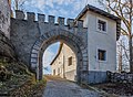 English: Pointed arch portal at the drive Deutsch: Torbogen an der Auffahrt