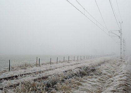 Nevoeiro e geada na ferrovia de Lysekil em Gåseberg, município de Lysekil, Suécia. (definição 4 754 × 3 381)