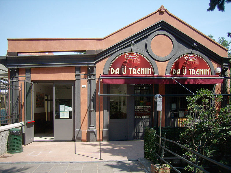 File:Genova stazione Piazza Manin.JPG