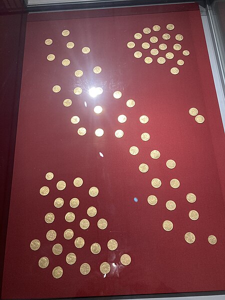 File:Gold coin hoard from Clonmel.jpg