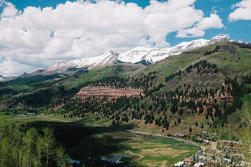 File:Grassy mountainside in Telluride (Unsplash).jpg