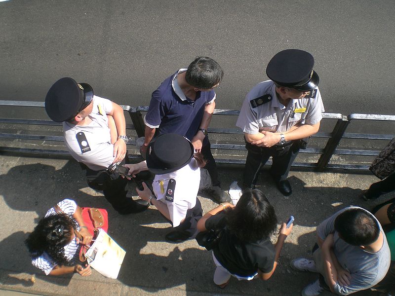 File:HK Wan Chai Sunday Tram Station 小販管理隊 3 Uniformed Hawker Control Team members.JPG