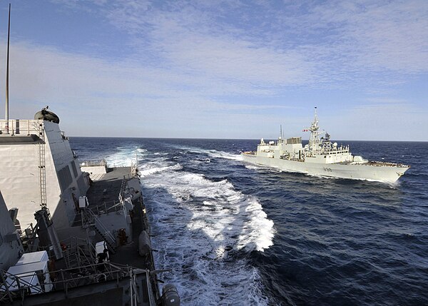 Winnipeg performing underway replenishment training with the destroyer USS Mustin