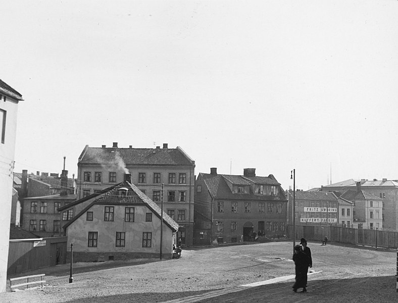 File:Hammersborg torg - 11.9.1931 - Ruth Raabe - Oslo Museum - OMu.F26718.jpg