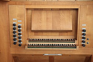 Heuchelheim - Maria Frieden - Orgel - Spieltisch 1.jpg