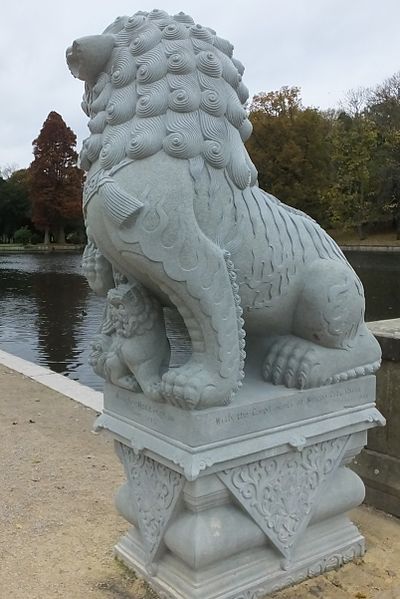 File:Highfields Park Ningbo Lion 9102.JPG