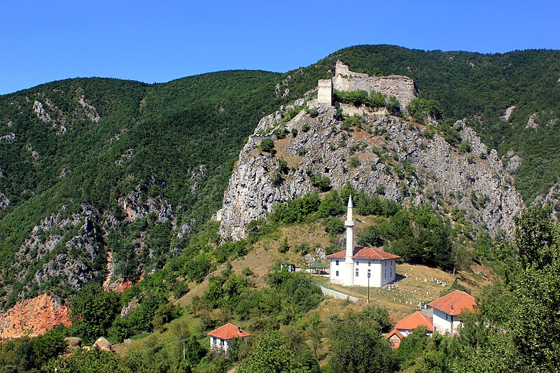 File:Hisardžik Fortress.jpg