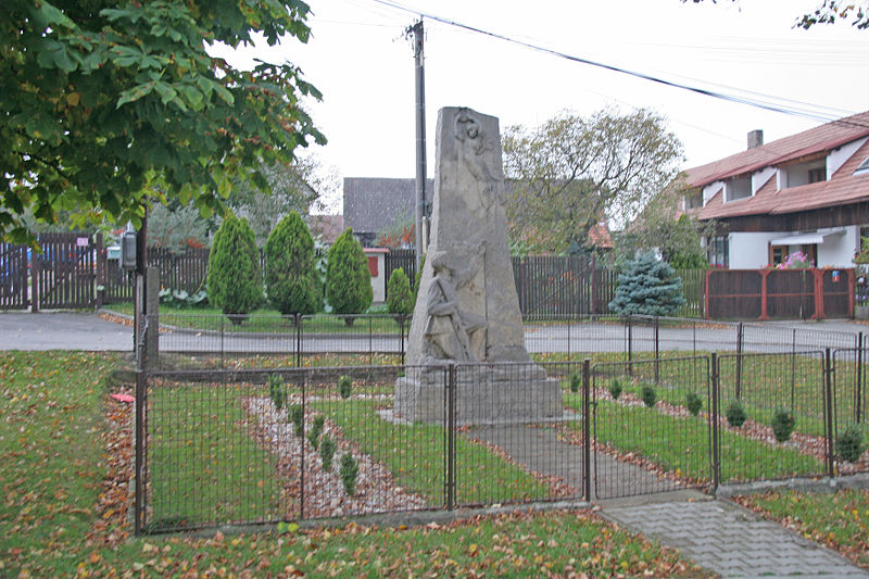 File:Hoděšovice pomník padlých.JPG