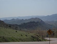 Dinosaur Ridge, west of Denver, Colorado. It is formed by the more erosion-resistant sandstones of the Dakota Formation protecting the softer, less erosion-resistant strata of the Morrison Formation. Hogback DinoRidge.JPG