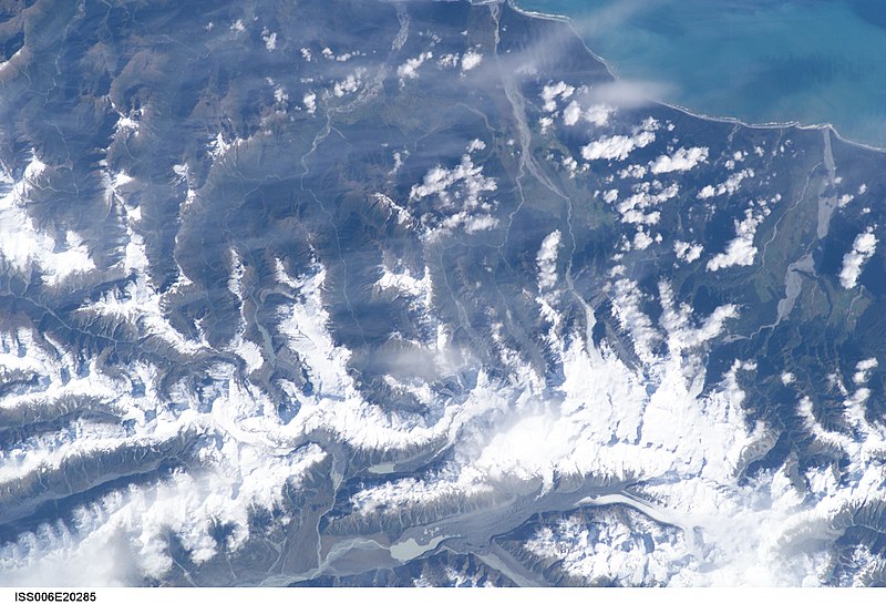 File:ISS006-E-20285 - View of the South Island of New Zealand.jpg