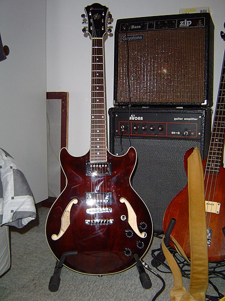 File:Ibanez ArtCore , Aria Pro Custom Bass, Guyatone Zip 200B Bass Amp, Avora 50-G Guitar Amp.jpg