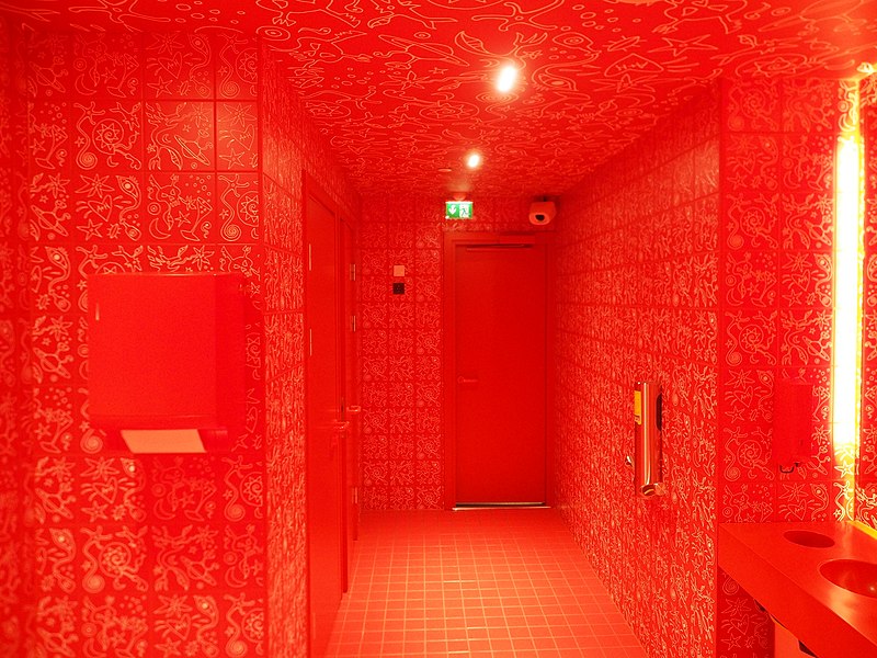 File:Interior of men's toilet at Hotel Ax.jpg