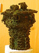 Vase cérémoniel enchevêtré en bronze d'Igbo-Ukwy du IXe siècle.