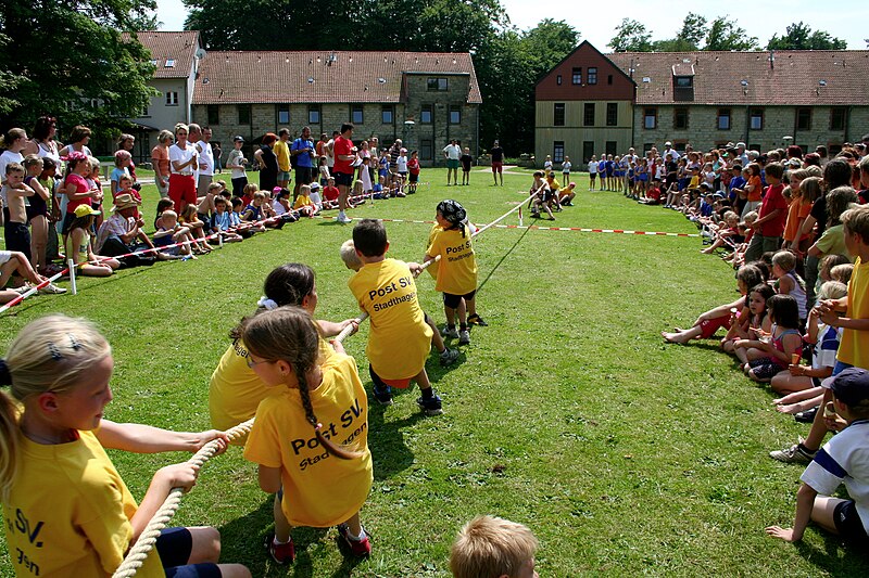 File:Jahn-Bergturnfest 2006 tug of war.jpg