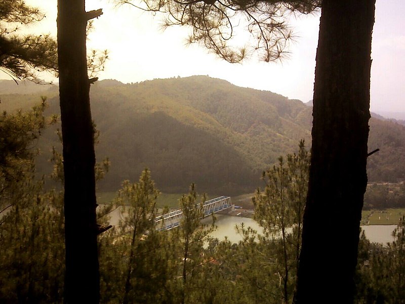 File:Jembatan Kereta Api Sungai Serayu, Dari Gunung Bukit Brojol, Kebasen.jpg