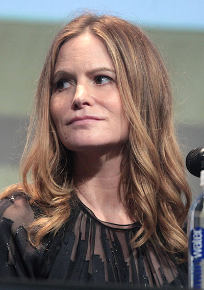 Jennifer Jason Leigh