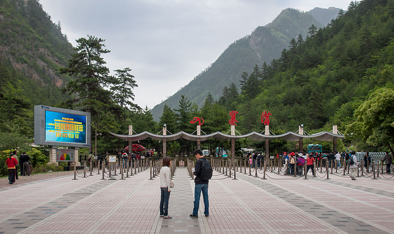 File:Jiuzhaigou Sichuan China Main-entrance-to-the-valleys-01.jpg