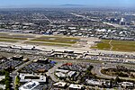 Gambar mini seharga Bandar Udara John Wayne