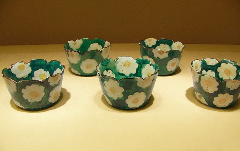 File:KENZAN camellia bowls retouch.jpg