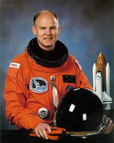 Kenneth Money: Vzdělání, Vědecká kariéra, Astronaut