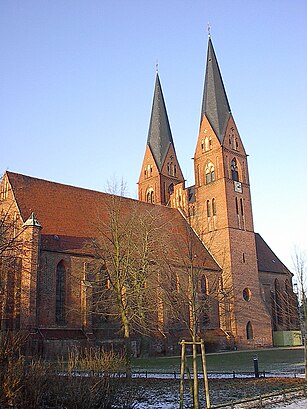 So kommt man zu Klosterkirche St. trinitatis mit den Öffentlichen - Mehr zum Ort Hier