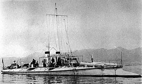 神戸港に停泊する「小鷹」(推定1898年から1901年)#日本海軍全艦艇史(1994)p.810、写真No.2467の解説。