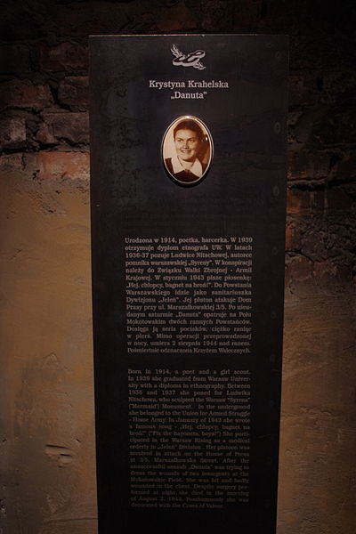 File:Krystyna Krahelska (ekspozycja Muzeum Powstania Warszawskiego) 3.JPG