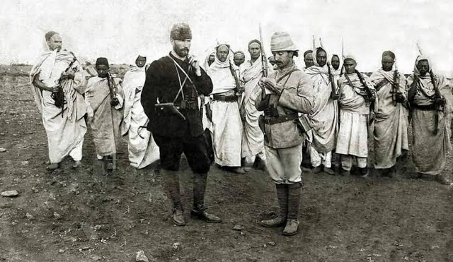 Mustafa Kemal (left) with an Ottoman military officer and Bedouin forces in Derna, Tripolitania Vilayet, 1912