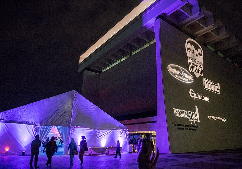 File:LBJ Presidential Library at night - A Hard Day's Night - Beatles-inspired Halloween Costume Party (2015-10-29 20.52.44 by LBJ Library).jpg