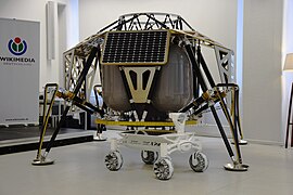 Landemodul ALINA und Lunar Quattro 2.jpg