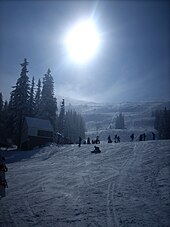 Vue du bas des pistes de ski à Aleko sur le Vitocha (mars 2009).