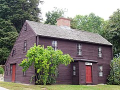 Macy-Colby House (en), construite vers 1651 à Amesbury (Massachusetts).