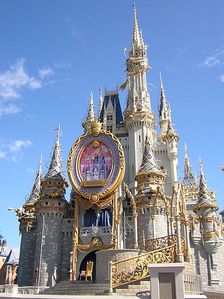 Файл:Magic Kingdom Cinderella Castle 50TH.jpg