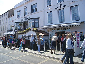 File:Magpie_Café,_Whitby.jpg