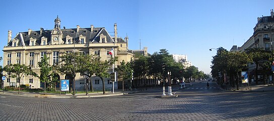 Carrefour du boulevard avec la place d'Italie.